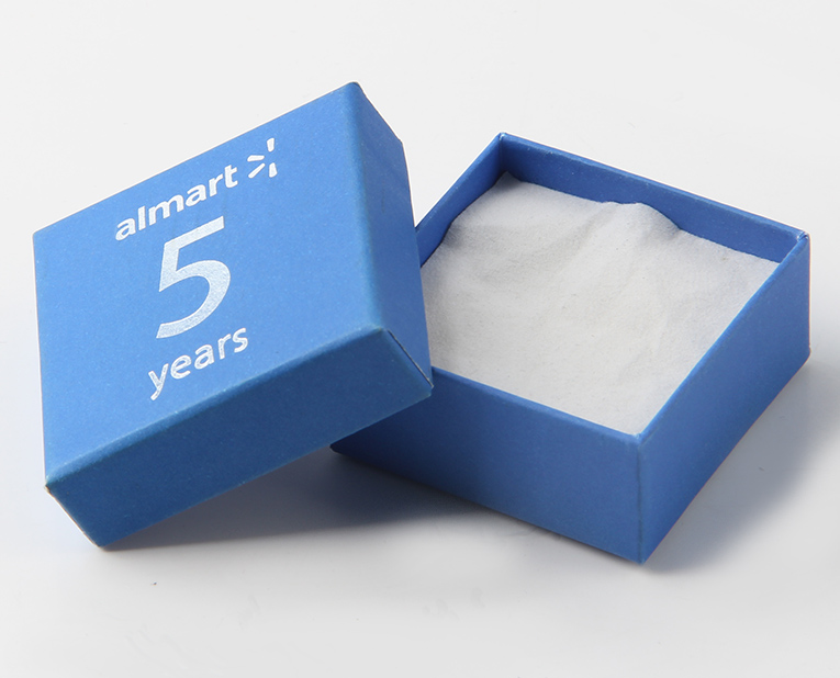 耳環(huán)的包裝盒如果在訂做時使用快速固著的油墨，效率1倍以上！